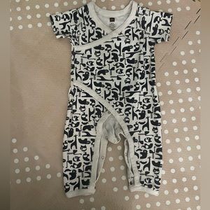 Tea romper size 6-9M baby boy baby girl onzie